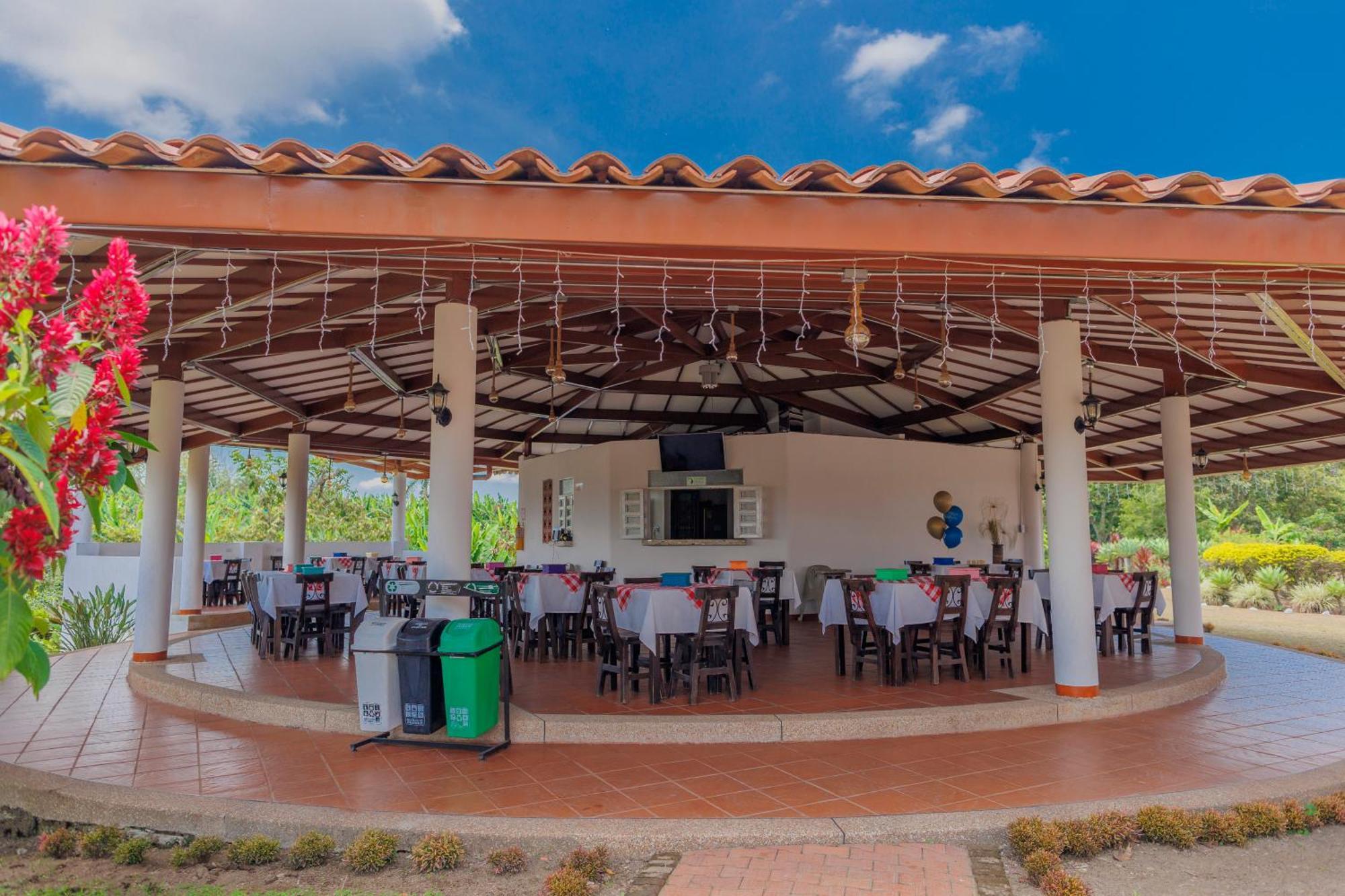 Hotel Arrayanes Del Quindio Монтенегро Экстерьер фото